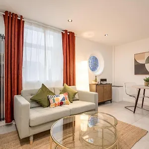 https://central-belfast-apartments.belfasthotelsireland.com